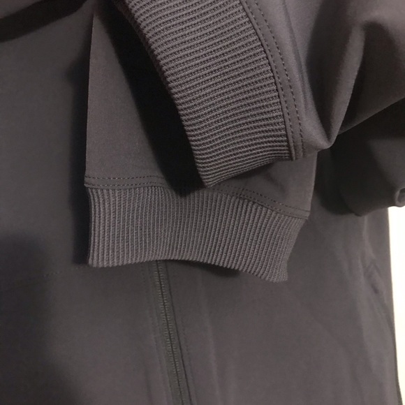 New Under Armour Jacket - Picture 4 of 6